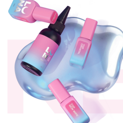 Quatro frascos de verniz para unhas rosa e azul com texto LCNA, TOP CRYSTAL e TOP NON WIPE