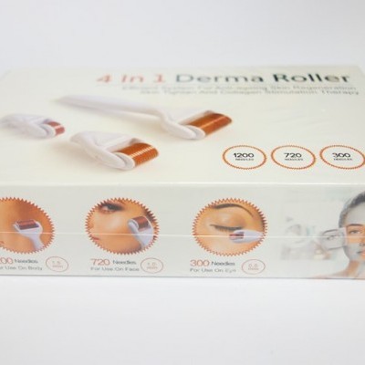 Caixa de rolo derma 4 em 1 branca e cobre com texto e imagens ilustrativas no fundo branco