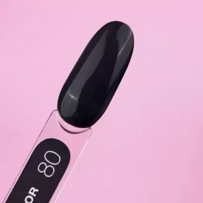 Amostra de verniz de unha preto brilhante com etiqueta COLOR 80