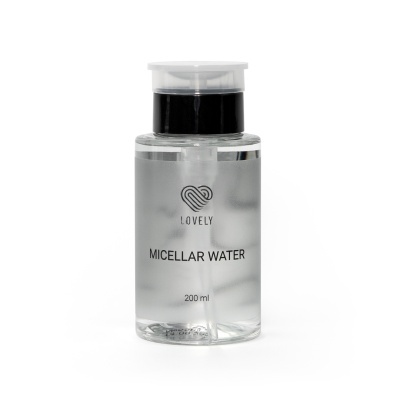 Frasco transparente de micellar water da marca LOVELY