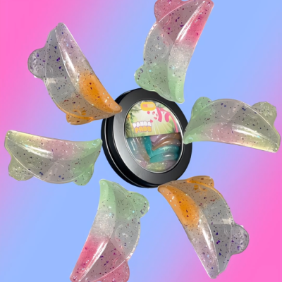 Seis dispositivos antirruído coloridos e embalagem redonda preta com etiqueta mass pad