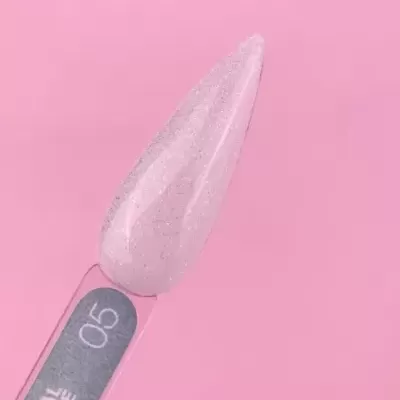 Amostra de verniz cor rosa opalino com brilho em base plástica