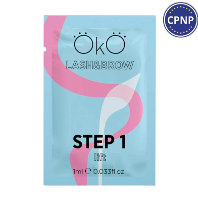 Embalagem azul claro de produto para pestanas e sobrancelhas com texto preto e detalhes rosa