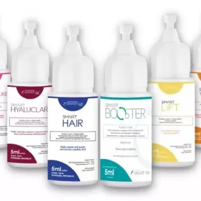 Seis frascos de produto branco com etiquetas coloridas e tampas brancas