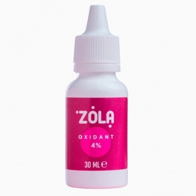 Frasco branco com tampa conta-gotas do produto ZOLA OXIDANT 4%