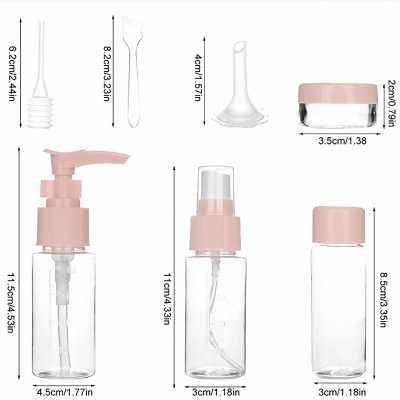 Conjunto de frascos transparentes e rosa com acessórios para cosméticos e medidas indicadas