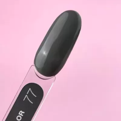 Amostra de verniz de unha cinza escuro com etiqueta COLOR 77