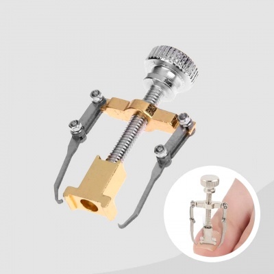 Ferramenta metálica prateada e dourada para manipulação de pequenos objetos