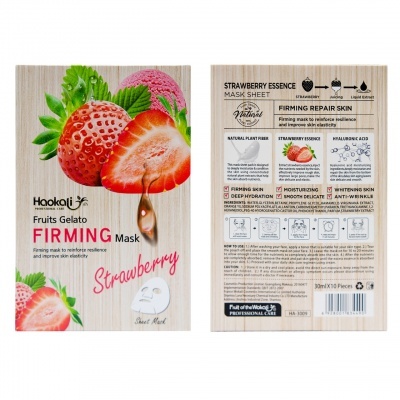 Embalagem de máscara facial firmadora com morangos e texto informativo em madeira clara.