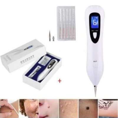 Aparelho branco com ecrã digital azul para remoção de sinais na pele, caixa com acessórios