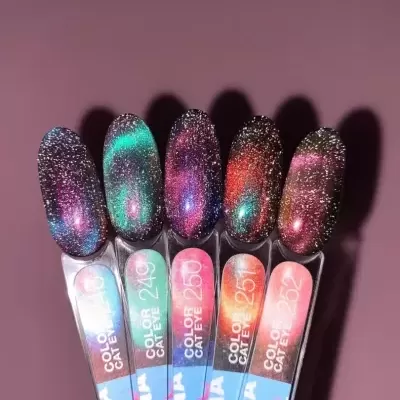 Amostras de verniz de unhas com efeito gato colorido glitter