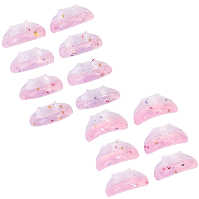 Garras de cabelo rosa transparente com glitter colorido em fundo branco