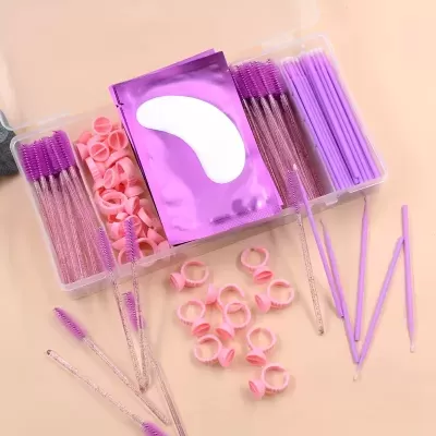 Conjunto de acessórios para extensão de pestanas com aplicadores roxos, anéis elásticos rosa e almofadas de gel em saco roxo