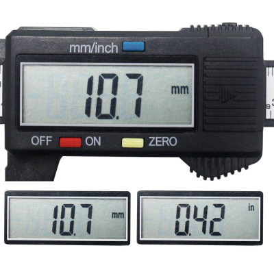 Paquímetro digital preto a medir 10.7 mm