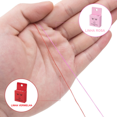 Mão segurando fios rosa e vermelho com embalagens coloridas e textos LINHA VERMELHA e LINHA ROSA