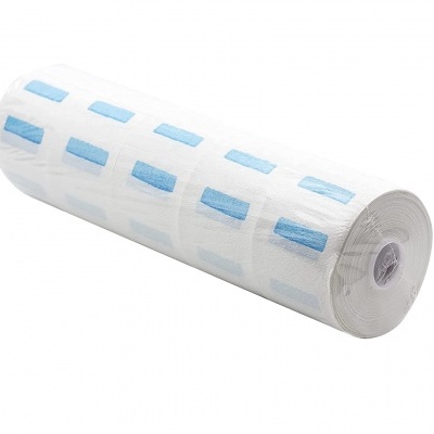 Rolo de etiquetas autocolantes brancas e azuis