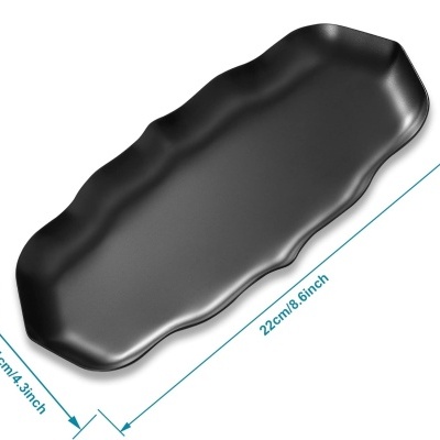 Prato decorativo retangular ondulado preto fosco em cerâmica com medidas 22x11 cm
