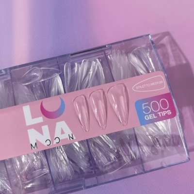 Caixa transparente com 500 tips de gel para unhas em formato stiletto