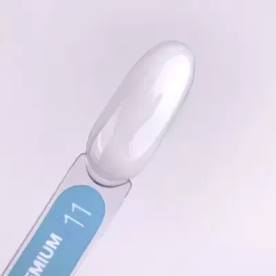 Amostra de verniz em unha postiça com etiqueta 'PREMIUM GEL 11'