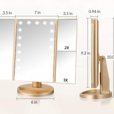 Espelho de maquilhagem dourado com três painéis e luzes LED