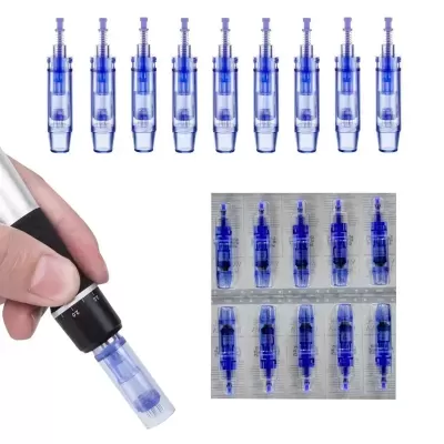 Cartuchos azuis transparentes com agulhas e dispositivo manual com graduação.