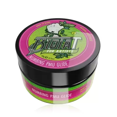 Frasco plástico preto e transparente com rótulo colorido e texto Biotat For Artists