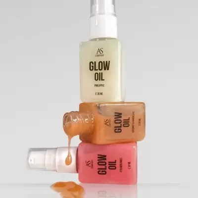 Três frascos de óleo GLOW OIL AS COMPANY de 30 ml, empilhados, um com óleo a escorrer