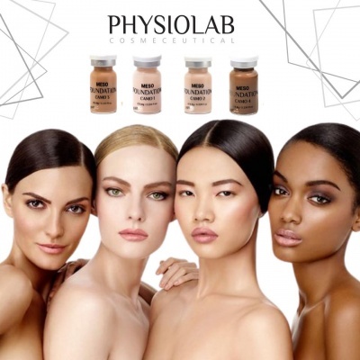 Quatro mulheres de diferentes tons de pele com frascos de MESO FOUNDATION da PHYSIOLAB COSMECEUTICAL