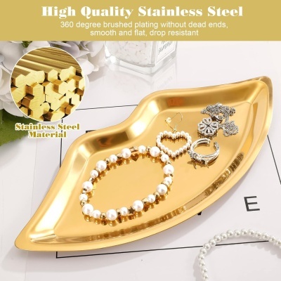 Bandeja dourada em aço inox com bijuterias