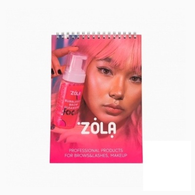 Caderno com capa rosa e imagem de mulher segurando produto de limpeza para sobrancelhas Zòla
