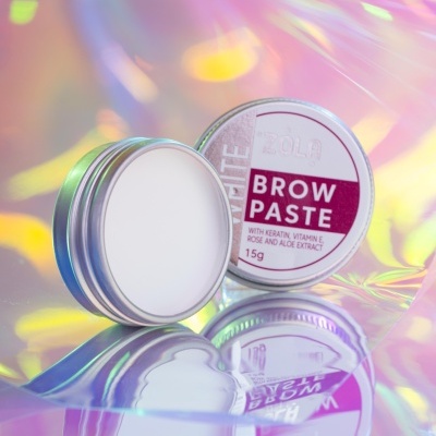 Pote de creme branco aberto e tampa com texto ZOLA WHITE BROW PASTE 15g