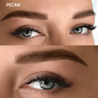 Olhos femininos com sobrancelhas castanho escuro preenchidas e palavra PECAN
