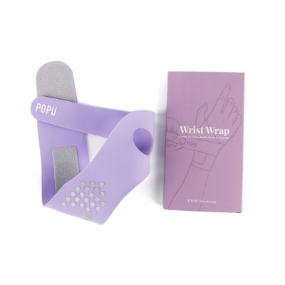 Apoio de pulso lilás com abertura para polegar e embalagem lilás com texto e ilustração.