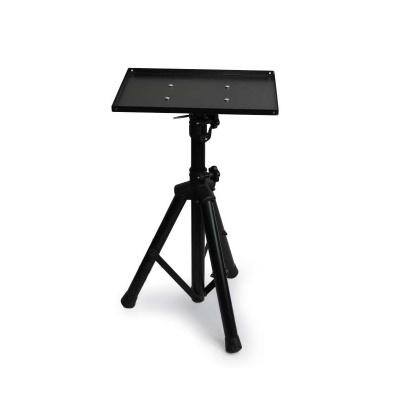 Suporte tripé preto com base retangular plana sobre fundo branco