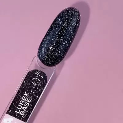 Amostra de verniz preto com glitter branco em fundo rosa.
