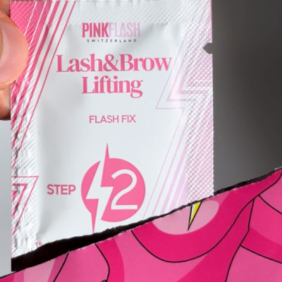 Pacote branco e rosa de produto para Lash & Brow Lifting da PINKFLASH com texto e detalhes cor-de-rosa