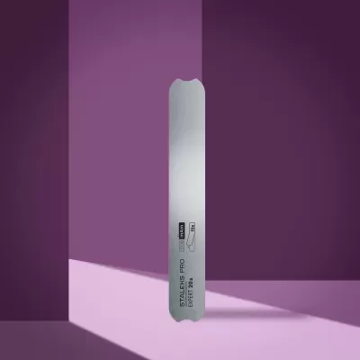 Lima de unhas metálica STALEKS PRO EXPERT 20s em fundo roxo