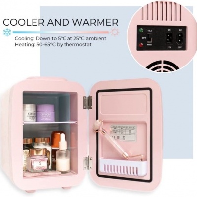 Frigorífico portátil cor-de-rosa aberto com cremes e frascos no interior