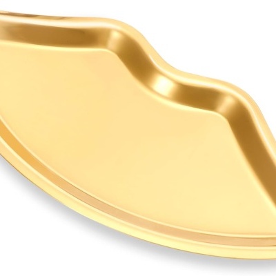 Prato plástico dourado em forma de boca