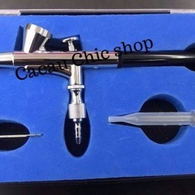 Aerógrafo cromado em caixa azul com espuma moldada e pipeta.