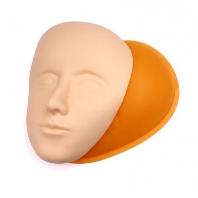 Máscara facial de silicone cor pele com base laranja.