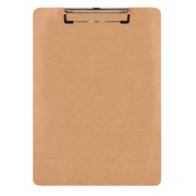 Prancheta de madeira clara com clip metálico prateado