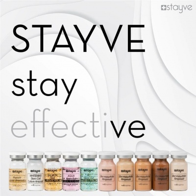 Amplas Stayve para cuidados de pele com diferentes rótulos e cores em fundo branco abstrato