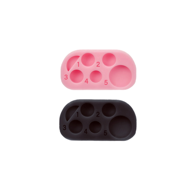 Organizadores de silicone rosa e preto com divisórias numeradas para maquillagens.