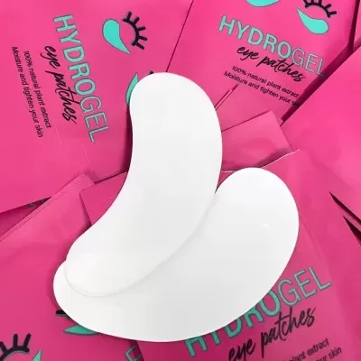 Patches para olhos hidrogel brancos sobre embalagens rosa com texto e ícones de olhos.