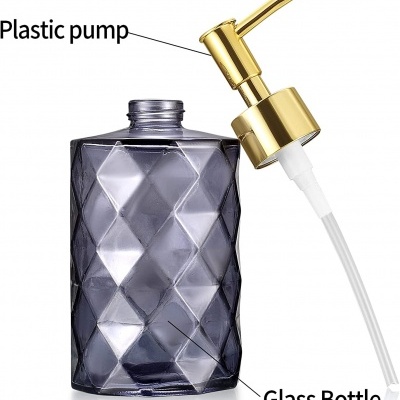 Frasco de vidro com padrão diamantado e bomba de plástico dourada