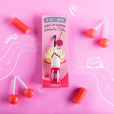 Frasco de líquido vermelho Cereza com embalagem rosa e desenhos de cerejas