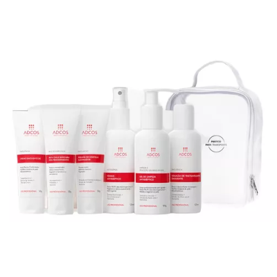 Conjunto de produtos ADCOS em embalagens brancas com detalhes vermelhos e bolsa transparente