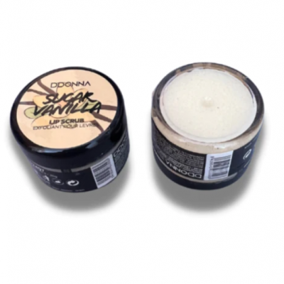 Dois frascos pretos de esfoliante labial, um fechado com rótulo e outro aberto com esfoliante branco visível