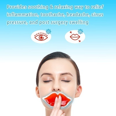 Mulher com compressa gelada vermelha em forma de lábios sobre a boca e texto explicativo em azul no fundo